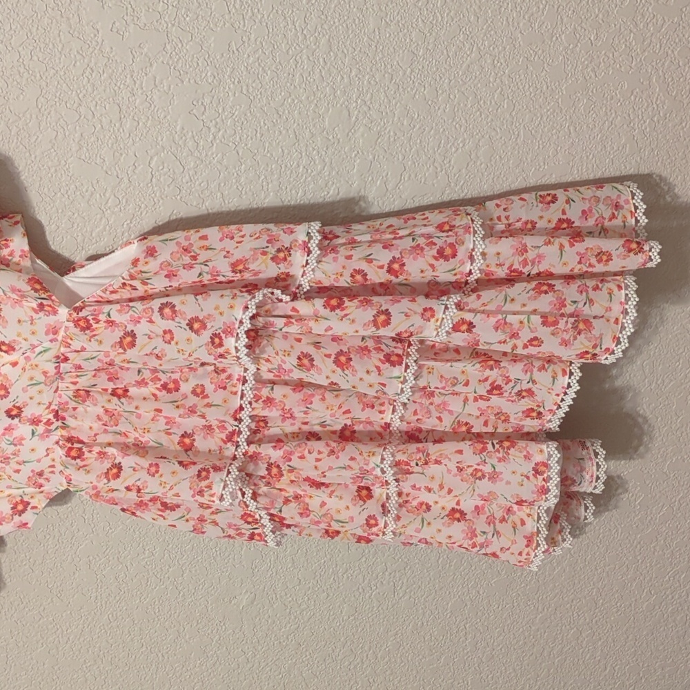 Ever New pink floral v neck tiered mini dress cut out detail - Picture 6 of 14